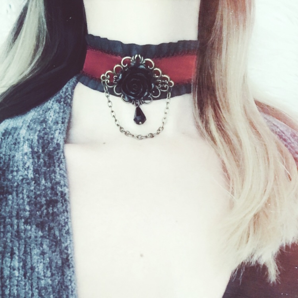Vintage Brooch Rose Choker